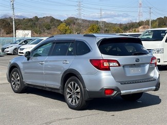 2015 Subaru Outback - Thumbnail