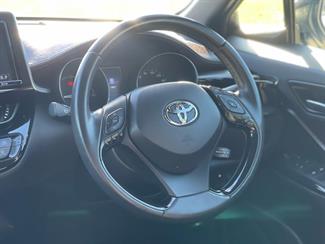 2016 Toyota C-HR - Thumbnail