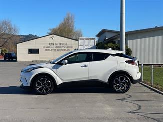 2016 Toyota C-HR - Thumbnail
