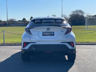 2016 Toyota C-HR - Thumbnail