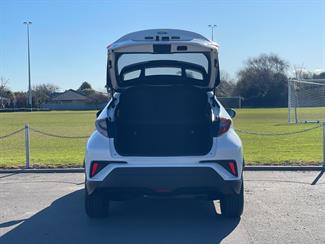 2016 Toyota C-HR - Thumbnail