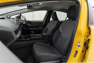 2023 Toyota Prius - Thumbnail