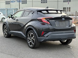 2017 Toyota C-HR - Thumbnail