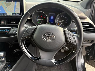 2017 Toyota C-HR - Thumbnail