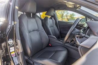 2017 Toyota C-HR - Thumbnail
