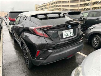 2017 Toyota C-HR - Thumbnail