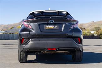2017 Toyota C-HR - Thumbnail
