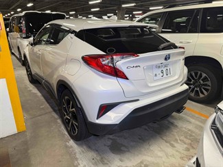 2017 Toyota C-HR - Thumbnail