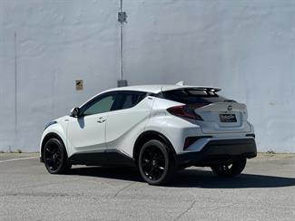 2019 Toyota C-HR - Thumbnail