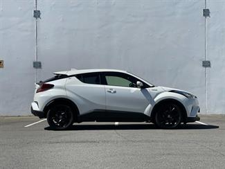 2019 Toyota C-HR - Thumbnail