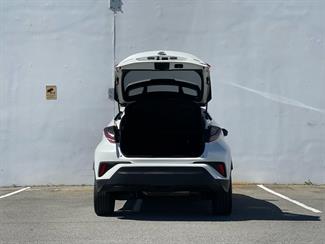 2019 Toyota C-HR - Thumbnail