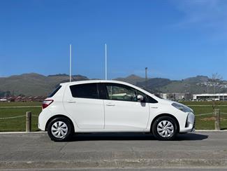 2018 Toyota Vitz - Thumbnail