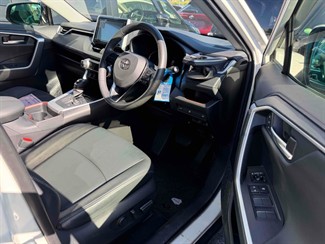 2019 Toyota RAV4 - Thumbnail