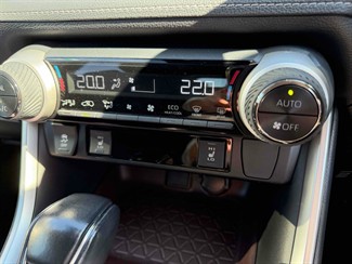 2019 Toyota RAV4 - Thumbnail