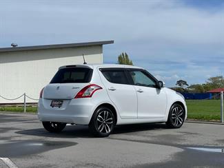 2014 Suzuki Swift - Thumbnail
