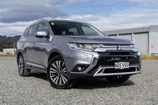 2021 Mitsubishi Outlander - Thumbnail