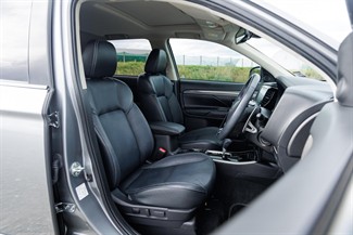 2021 Mitsubishi Outlander - Thumbnail