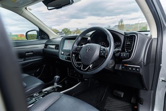 2021 Mitsubishi Outlander - Thumbnail