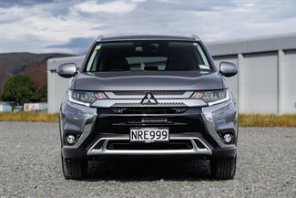 2021 Mitsubishi Outlander - Thumbnail