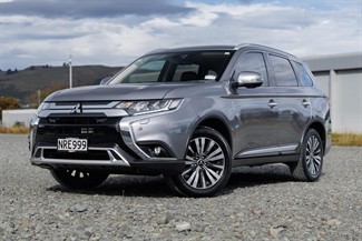 2021 Mitsubishi Outlander - Thumbnail