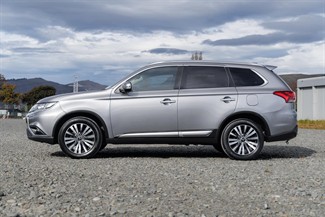 2021 Mitsubishi Outlander - Thumbnail