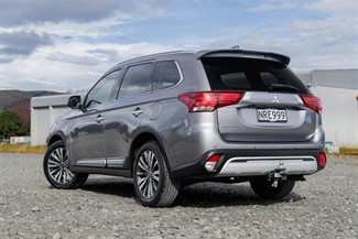 2021 Mitsubishi Outlander - Thumbnail