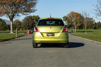2014 Suzuki Swift - Thumbnail