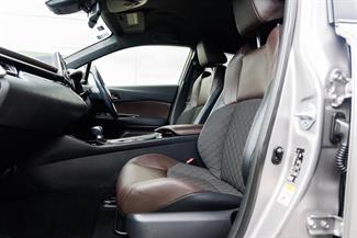 2017 Toyota C-HR - Thumbnail