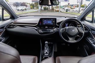 2017 Toyota C-HR - Thumbnail