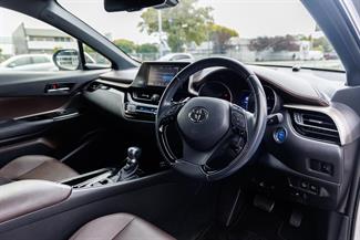2017 Toyota C-HR - Thumbnail