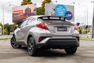 2017 Toyota C-HR - Thumbnail