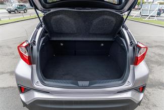 2017 Toyota C-HR - Thumbnail