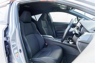 2017 Toyota C-HR - Thumbnail