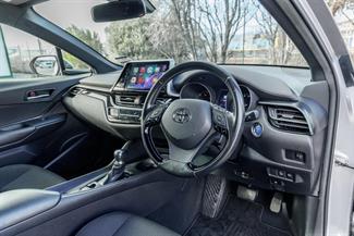 2017 Toyota C-HR - Thumbnail