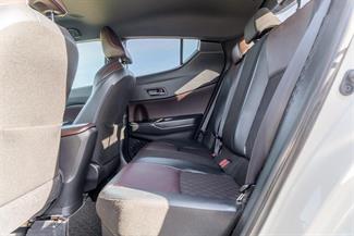 2017 Toyota C-HR - Thumbnail