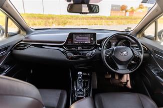 2017 Toyota C-HR - Thumbnail