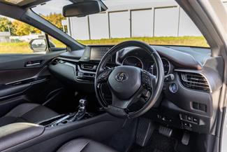 2017 Toyota C-HR - Thumbnail