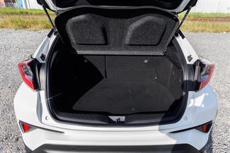 2017 Toyota C-HR - Thumbnail