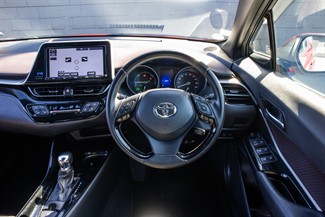 2017 Toyota C-HR - Thumbnail