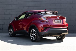 2017 Toyota C-HR - Thumbnail