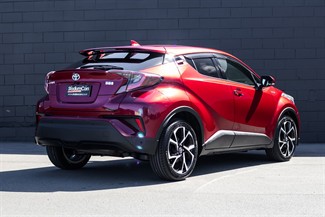2017 Toyota C-HR - Thumbnail