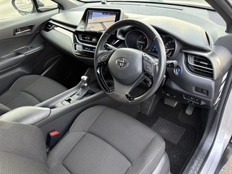 2017 Toyota C-HR - Thumbnail