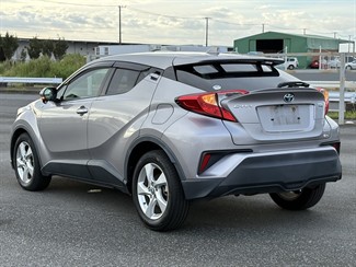 2017 Toyota C-HR - Thumbnail