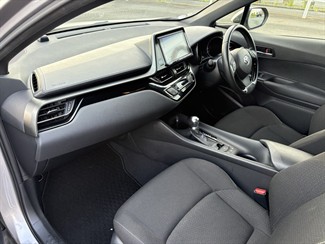 2017 Toyota C-HR - Thumbnail