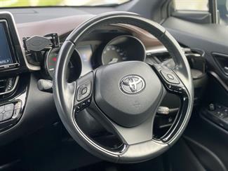 2017 Toyota C-HR - Thumbnail