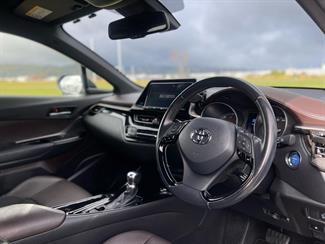 2017 Toyota C-HR - Thumbnail