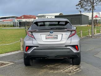2017 Toyota C-HR - Thumbnail