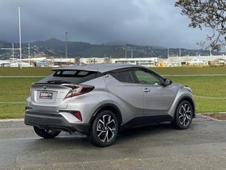 2017 Toyota C-HR - Thumbnail