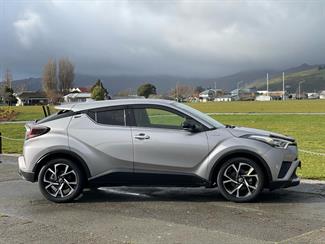2017 Toyota C-HR - Thumbnail