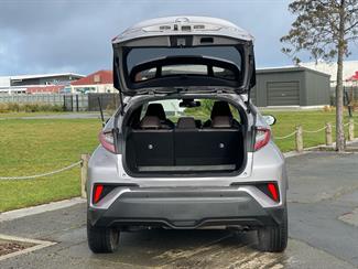 2017 Toyota C-HR - Thumbnail